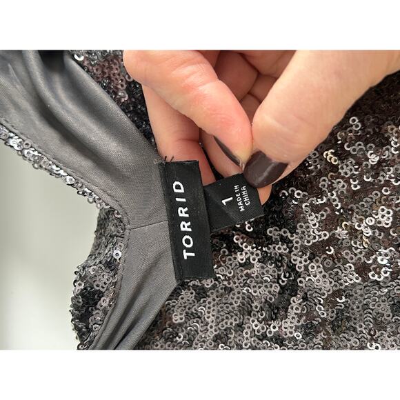 Torrid Size 1x Sequin Knee Length Miniskirt - Picture 7 of 9